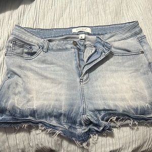 Super stretchy mid rise Judy blue shorts size xl